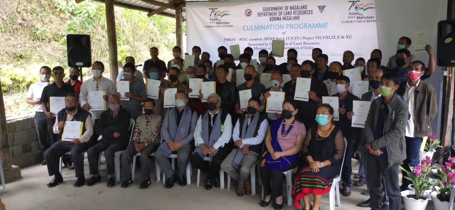 Beneficiaries along with others seen with the certificates during the culmination programme of PMKSY-WDC held at Kohima on September 29. (Morung Photo)